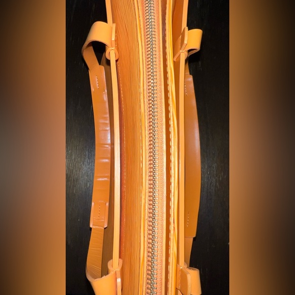 Pre-loved EUC LOUIS VUITTON Epi Croisette PM in Mandarin - Picture 7 of 16